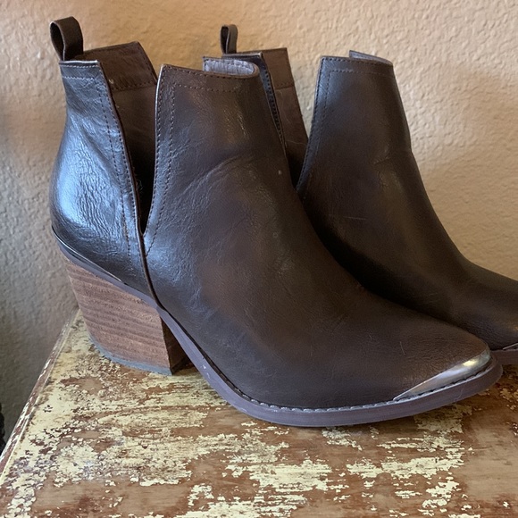 Distressed leather bootie - Picture 3 of 6